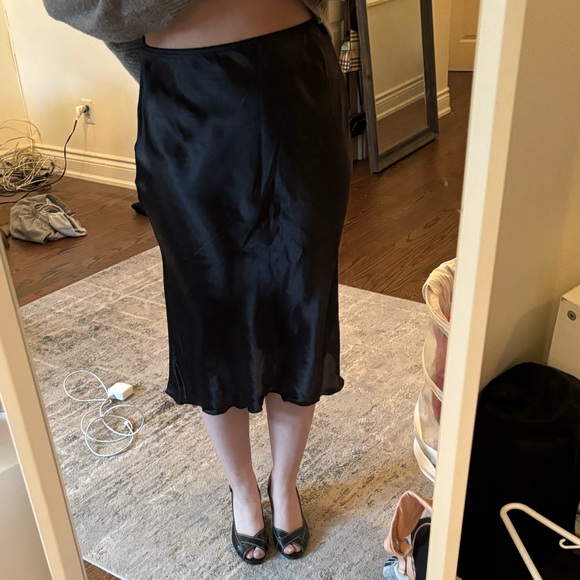 Suzy Shier Black Skirt, 15 inch waist, Size L but fits more medium to large - Picture 1 of 5